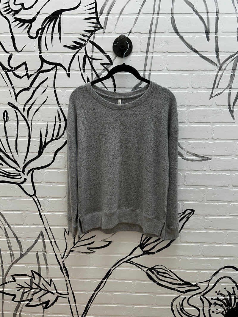 CHARCOAL ROUND NECK SWEATER